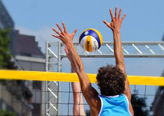 teknik-serve-voli-pemula-untuk-akurasi-maksimal